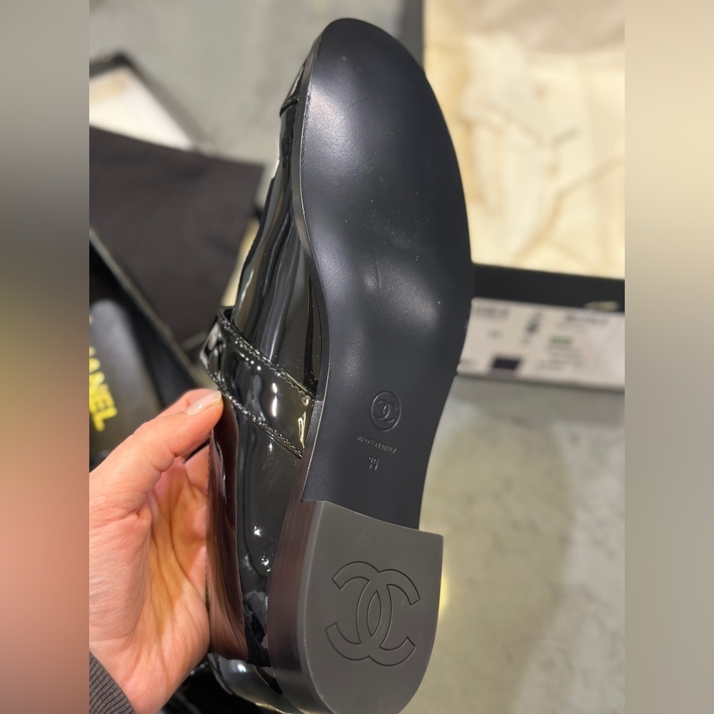 Chanel patent Mary‎ Jane ballet flats. Size 39. Worn once - Picture 3 of 3